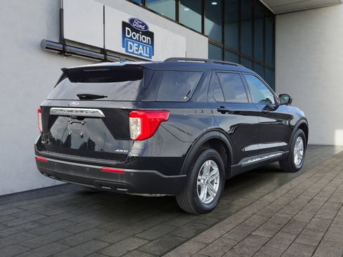 Certified 2022 Ford Explorer XLT image 3