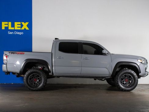 Used 2021 Toyota Tacoma TRD Off-Road w/ Technology Package AWD/4WD image 4