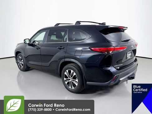 Used 2023 Toyota Highlander XLE image 6