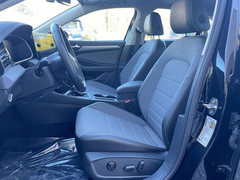 Used 2025 Volkswagen Jetta SE image 25