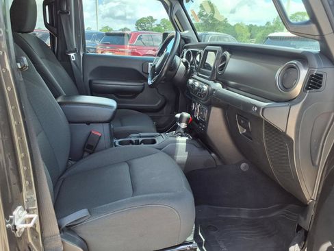 Used 2023 Jeep Gladiator Sport AWD/4WD image 19
