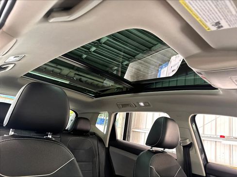 Used 2023 Volkswagen Taos SE w/ Panoramic Sunroof Package FWD image 30