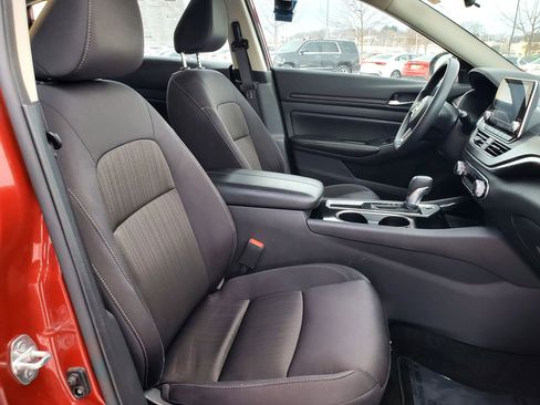 Used 2024 Nissan Altima 2.5 SV image 11