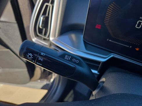 Certified 2025 Kia Sorento LX image 25