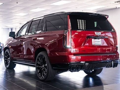 Used 2025 Cadillac Escalade V w/ LPO, ONYX Package AWD/4WD image 7