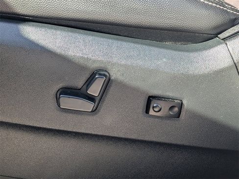 Used 2019 Dodge Grand Caravan SXT w/ Driver Convenience Group image 22