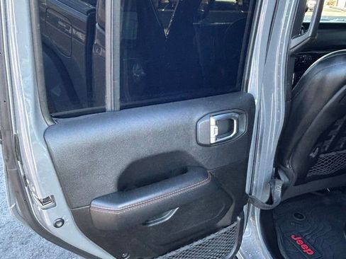 Used 2022 Jeep Gladiator Mojave w/ Cold Weather Group image 13