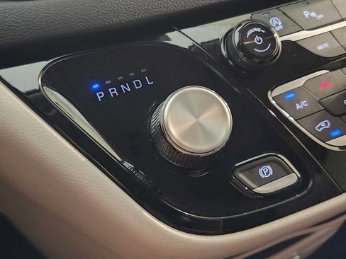 Used 2023 Chrysler Pacifica Touring-L FWD image 20