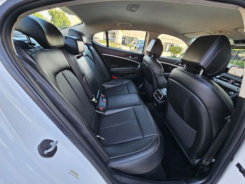 Used 2025 Genesis G70 2.5T image 31