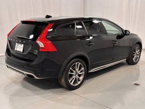 Used 2016 Volvo V60 T5 Cross Country w/ Convenience Package image 6