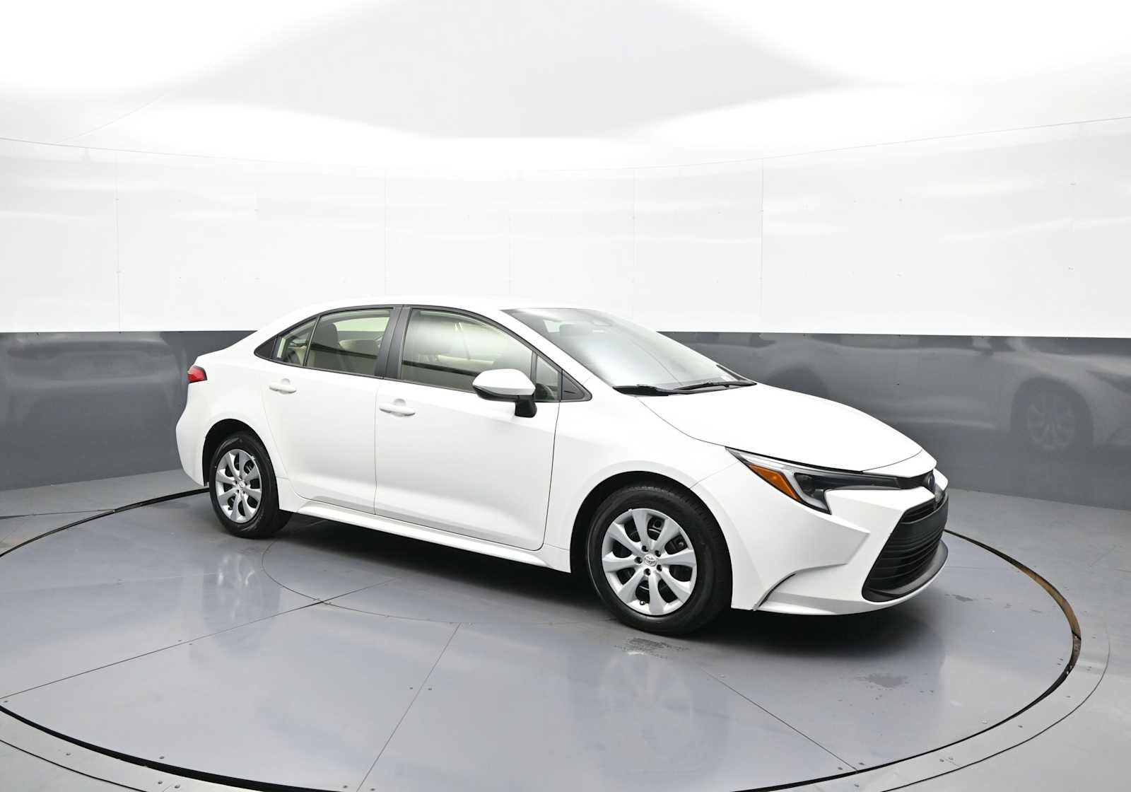 Used 2023 Toyota Corolla LE FWD image 4