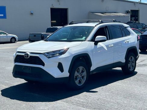 Used 2022 Toyota RAV4 XLE AWD/4WD image 9