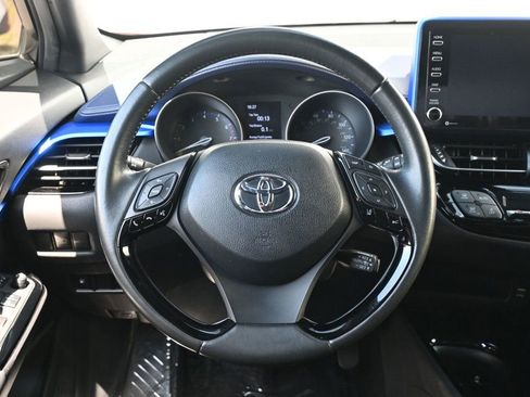 Used 2020 Toyota C-HR XLE FWD image 10