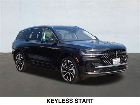 Used 2026 Lincoln Nautilus Black Label AWD/4WD image 3
