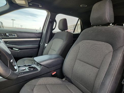 Used 2019 Ford Explorer XLT w/ Equipment Group 201A FWD image 10