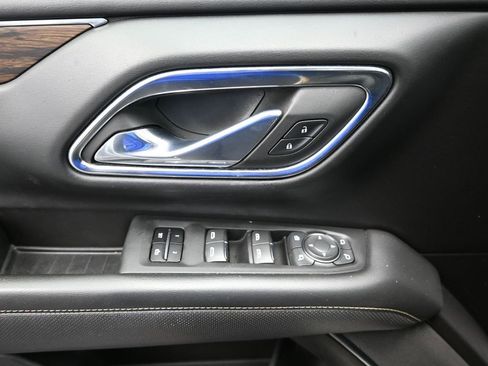 Used 2023 Chevrolet Suburban Premier image 14