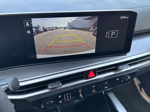 Used 2025 Kia Sorento LX FWD image 12