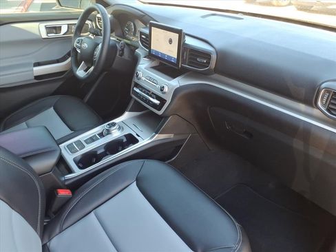 Used 2023 Ford Explorer XLT w/ Equipment Group 202A image 10