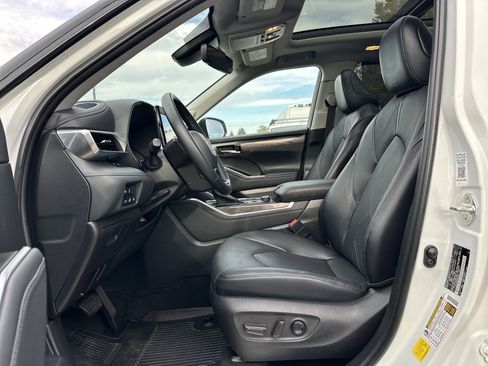 Used 2022 Toyota Highlander Platinum image 8