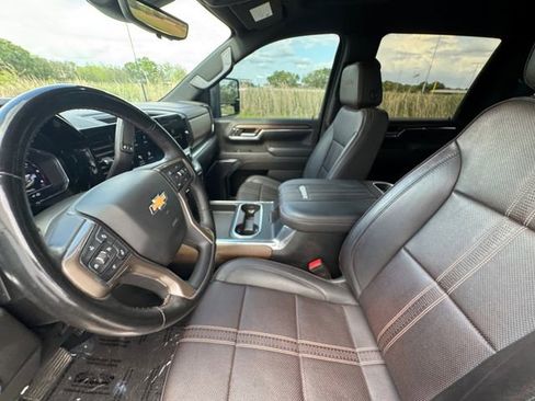 Used 2024 Chevrolet Silverado 2500 High Country w/ Technology Package AWD/4WD image 28