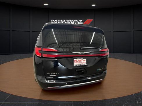 Used 2024 Chrysler Pacifica Limited FWD image 6