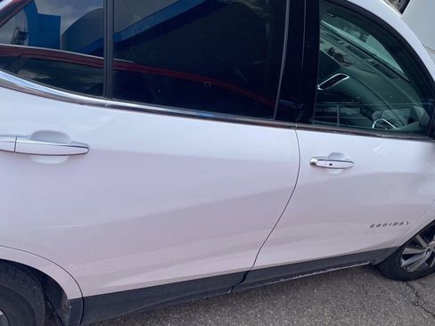 Used 2023 Chevrolet Equinox Premier image 2