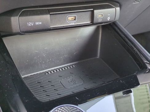 Used 2025 Kia Niro EX FWD image 22
