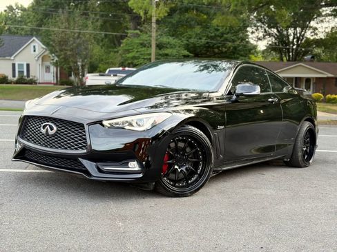 Used 2017 INFINITI Q60 Red Sport 400 AWD/4WD image 2