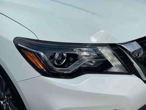 Used 2020 Nissan Pathfinder S AWD/4WD image 10