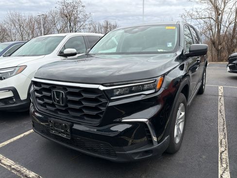 Used 2023 Honda Pilot LX image 9