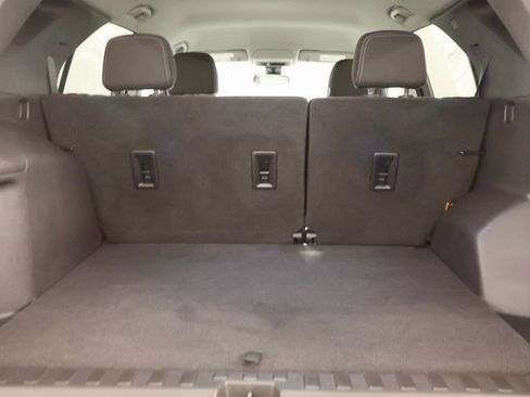 Used 2021 Chevrolet Equinox LS w/ LS Convenience Package image 27