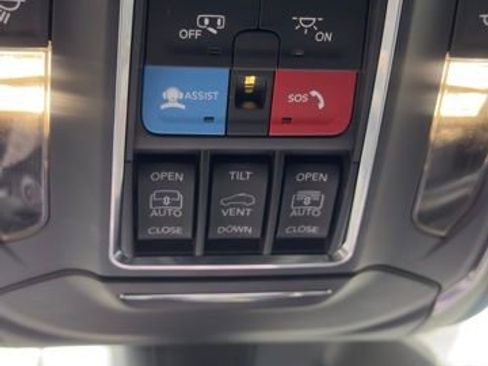 Used 2024 Jeep Grand Cherokee L Limited w/ Luxury Tech Group II image 17