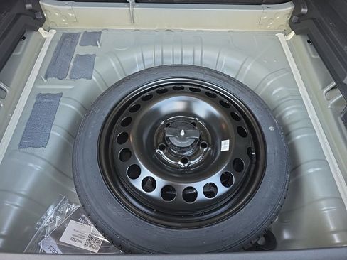 Used 2025 Chevrolet Trax LT image 33