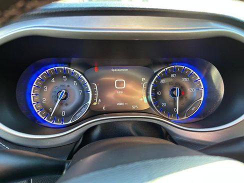 Certified 2022 Chrysler Pacifica Touring-L w/ S Appearance Package image 17