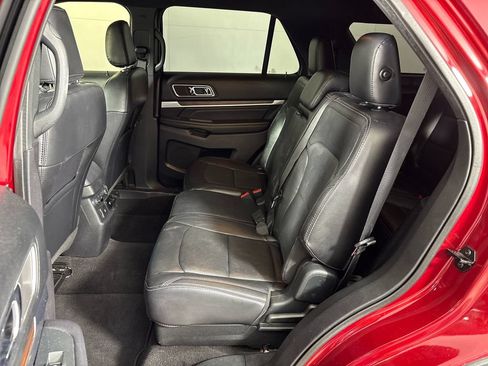 Used 2019 Ford Explorer Limited w/ Ford Safe & Smart Package FWD image 31