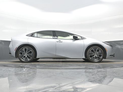 Used 2024 Toyota Prius XLE image 32