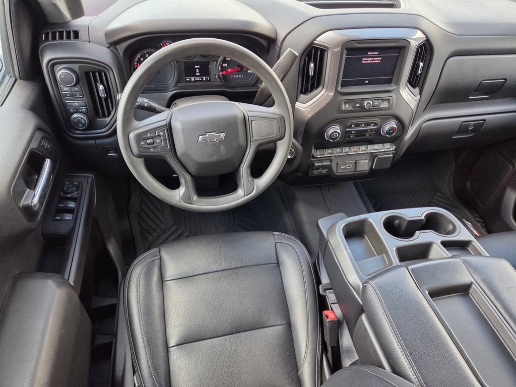 Used 2023 Chevrolet Silverado 1500 Custom Trail Boss w/ LPO, Dark Essentials Package AWD/4WD image 9