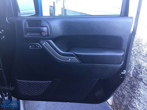 Used 2018 Jeep Wrangler Unlimited Sport S image 18