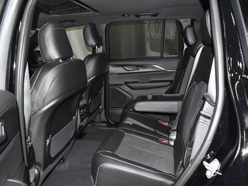 New 2025 Jeep Grand Cherokee Altitude w/ Trailer Tow Package image 27