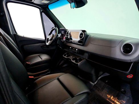 Used 2023 Mercedes-Benz Sprinter 2500 image 14