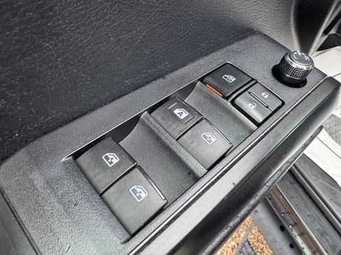 Certified 2018 Toyota Tacoma SR5 AWD/4WD image 10