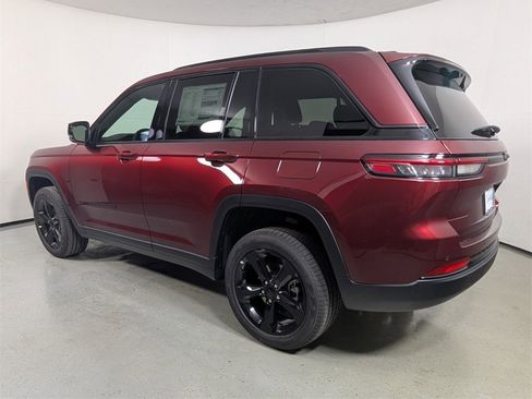 New 2025 Jeep Grand Cherokee Limited w/ Luxury Tech Group II image 5