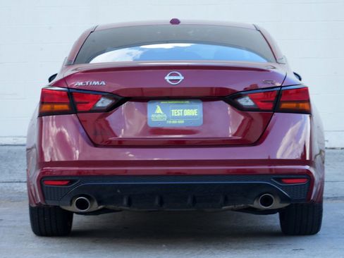 Used 2024 Nissan Altima 2.5 SR w/ SR Premium Package FWD image 10