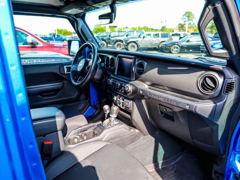 Used 2023 Jeep Wrangler Unlimited Sport image 3