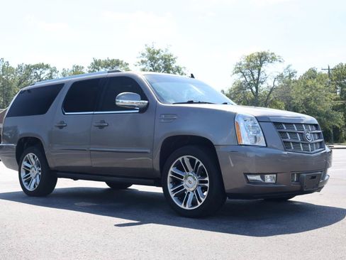 Used 2012 Cadillac Escalade ESV Premium AWD/4WD image 7