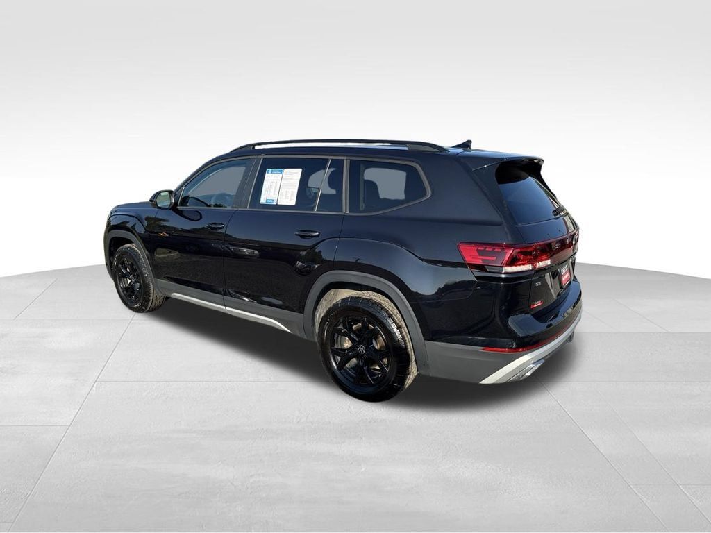 Used 2024 Volkswagen Atlas Peak Edition SE AWD/4WD image 6