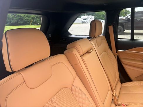 Used 2023 Jeep Grand Cherokee Summit AWD/4WD image 59