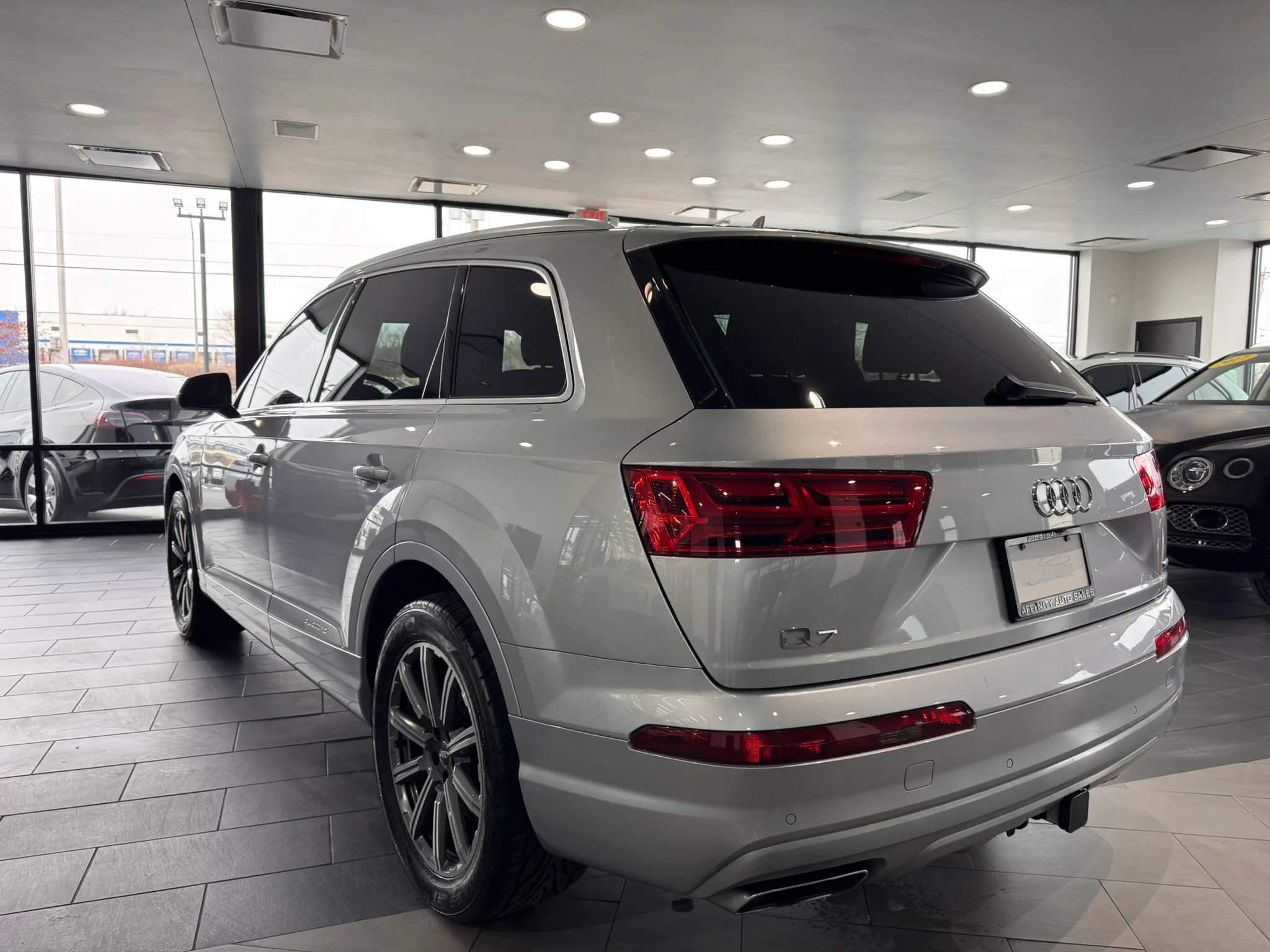 Used 2018 Audi Q7 2.0T Premium Plus w/ Premium Plus Package AWD/4WD image 3