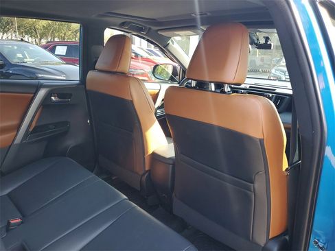 Used 2017 Toyota RAV4 SE image 43