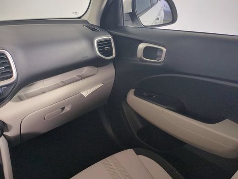 Used 2023 Hyundai Venue SEL FWD image 18